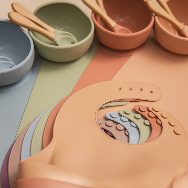 6PCS/Set Baby Feeding Tableware BPA Free Food Grade Silicone Bowl Bib Placemat Fork Spoon Feeding Cup Set 6PCS/Set Baby Feeding Tableware BPA Free Food Grade Silicone Bowl Bib Placemat Fork Spoon Feeding Cup Set