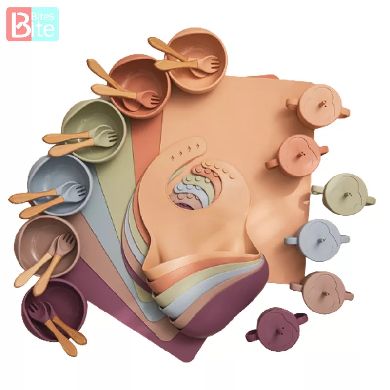 6PCS/Set Baby Feeding Tableware BPA Free Food Grade Silicone Bowl Bib Placemat Fork Spoon Feeding Cup Set 6PCS/Set Baby Feeding Tableware BPA Free Food Grade Silicone Bowl Bib Placemat Fork Spoon Feeding Cup Set